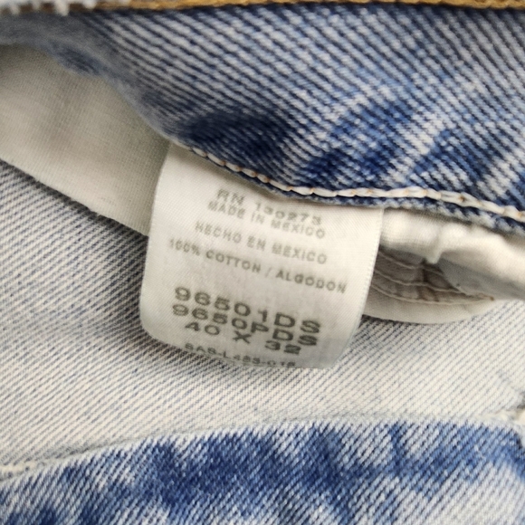 Wrangler Straight Leg Light Wash Distressed Condition 100%Cotton Jeans - 40 × 32 - Picture 4 of 6